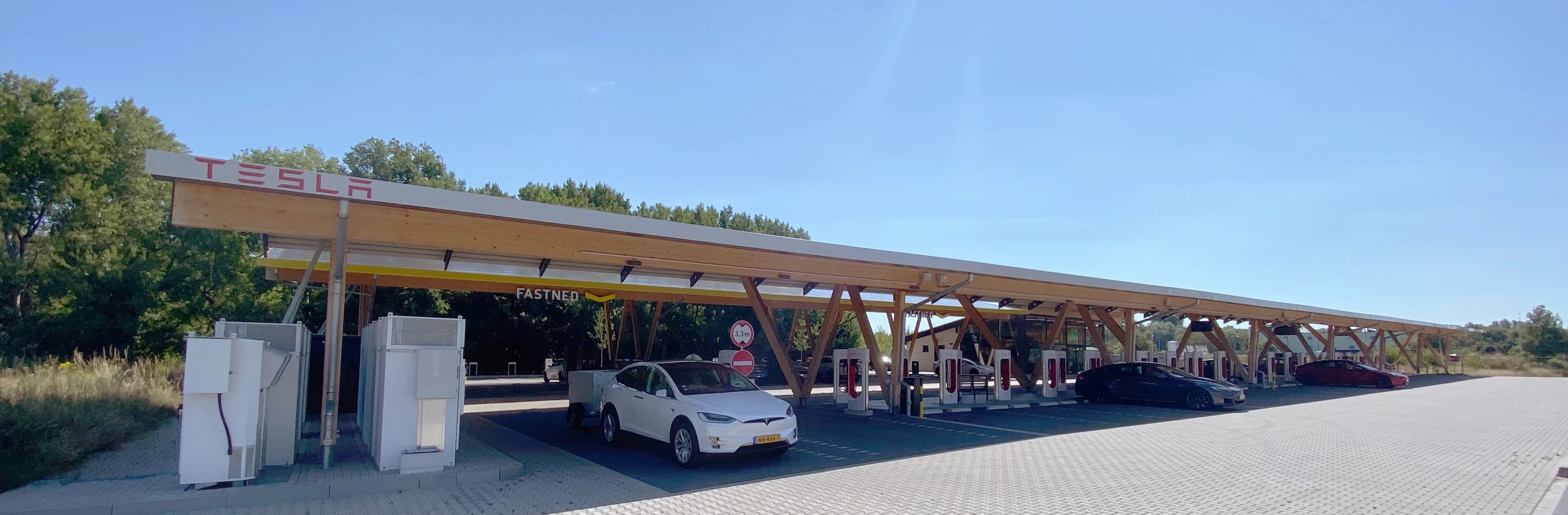 Smart charging is noodzakelijk bij de grootschalige uitrol van zonnecarports